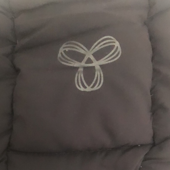 SOLD Aritzia Super Puff (BLACK) - Picture 10 of 12